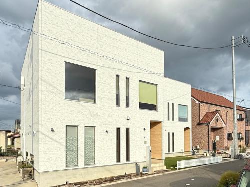 Inzai Casa | The Penguin