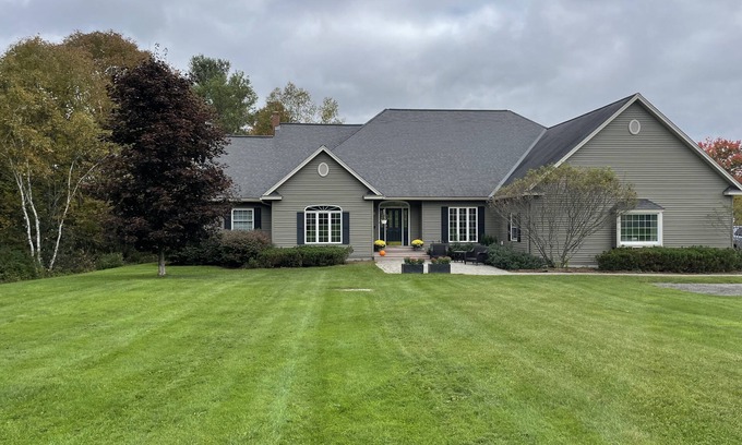 Montpelier Casa | The perfect family getaway with stunning views, large deck and hot tub