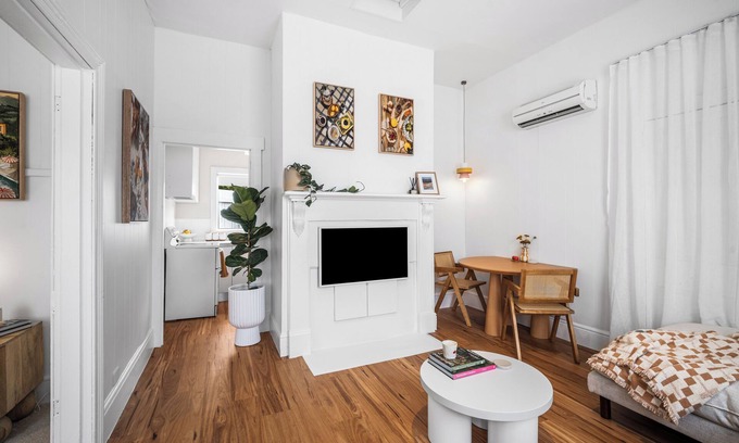 North Hobart Cabaña | The Piccolo Cottage a beautifully restored 1920s cottage nestled in North Hobart