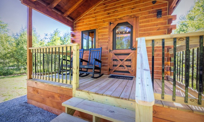 Porterfield Cabina | The Pines - New! - Menominee River Boutique Tiny Cottage