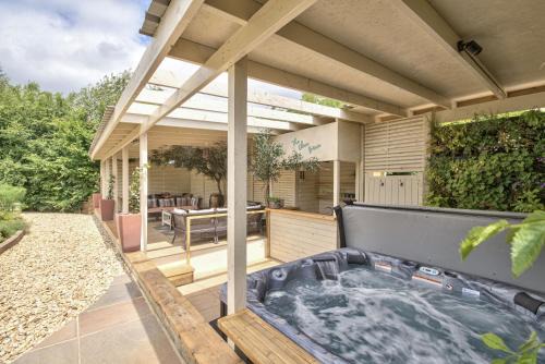 Cropredy Casa | The Plant House by Group Retreats