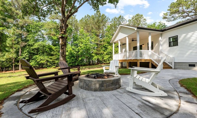 Carthage Casa | The Porch and Pines Cottage