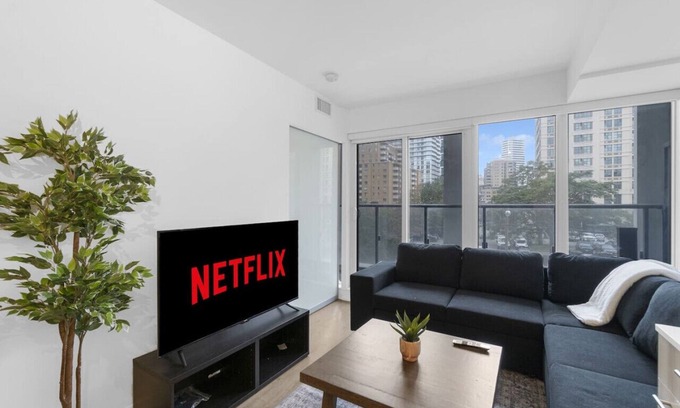 Bay Street Corridor Hotel | The Providence - Downtown - 2BR