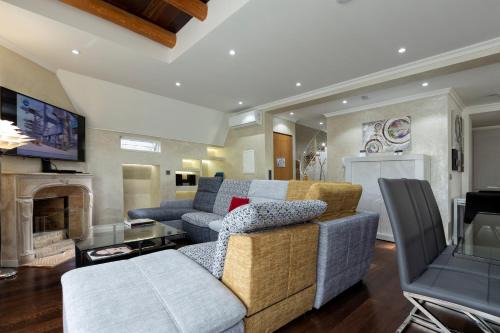 Gare Apartamento | The Queen Luxury Apartments - Villa Vinicia