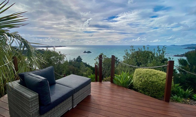 Te Ngaire Casa | The Retreat: Luxury private hillside beach villa @ Te Ngaere Bay - 2 bedroom