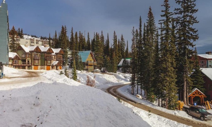Big White Ski Resort Apartamento | The Ridge Ski-In Ski-Out Condo with Free Parking