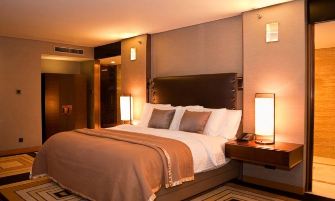 Waknaghat Hotel | The Rock Castle