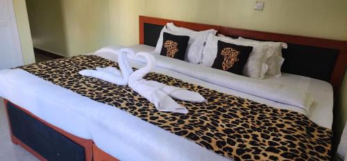 Moshi Hotel | THE ROYAL STAR cottages