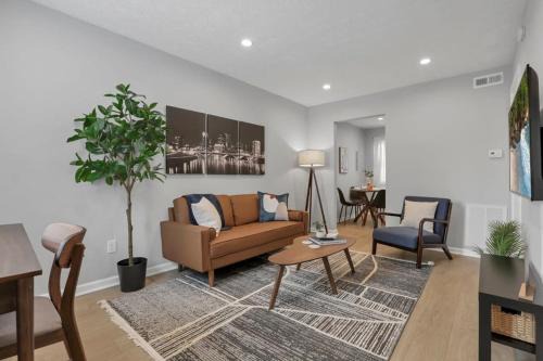 Downtown Columbus Apartamento | The Schumacher Townhouse - 2 BR