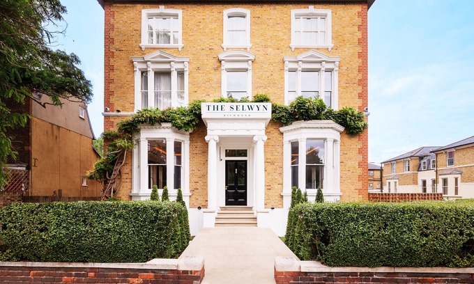 South Richmond Hotel | The Selwyn Hotel