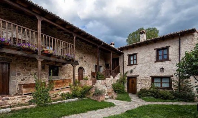 Montuerto Cabaña | EL REFUGIO. Las Casas de Valdepiélago, la Puerta del Paraiso.