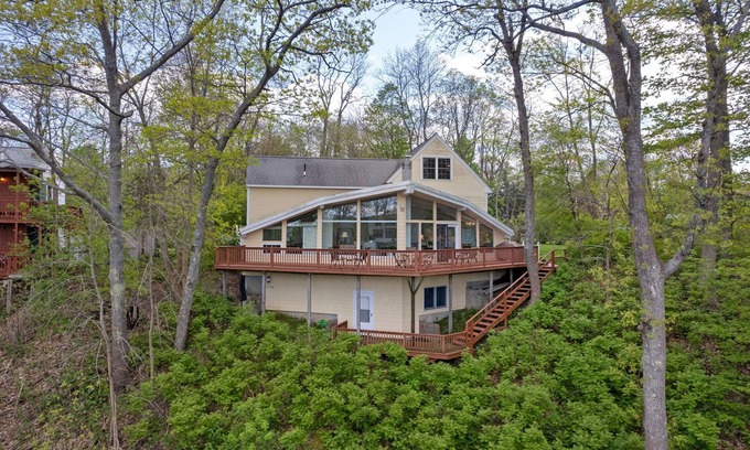 Biddeford Casa | The Ship House on the Saco River with Hot Tub