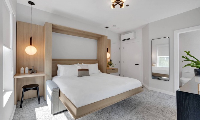 Asbury Park Hotel | The St. Laurent: Deluxe King - Sleeps 2