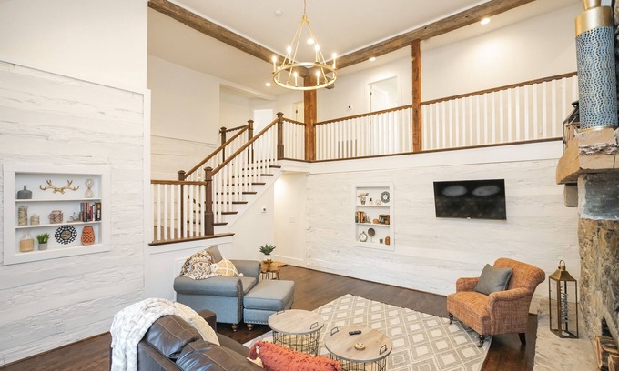 Mount Juliet Casa | The Stapleton: 4 Bed/3 Bath Log Cabin on 1.5 Acres