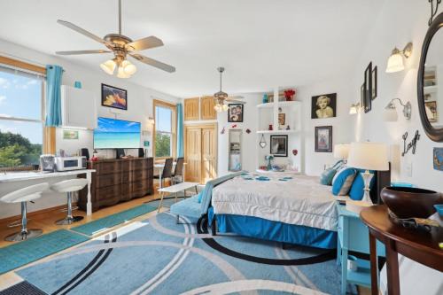 Fort Atkinson Villa | The Starlight Tower Hot Tub Suite with 8-Jet Massage Shower and Amazing Views