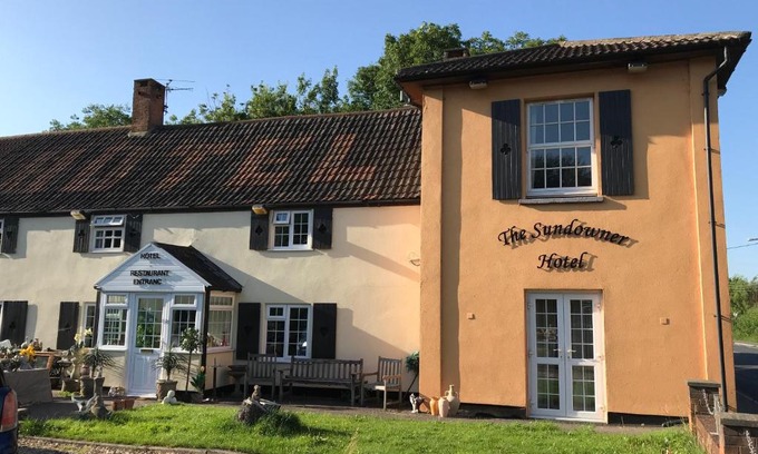 West Huntspill Hotel | The Sundowner Hotel