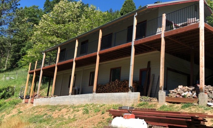 Downieville Casa | La casa del lado soleado