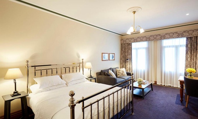 Cranbourne Hotel | The Terrace at The Settlement