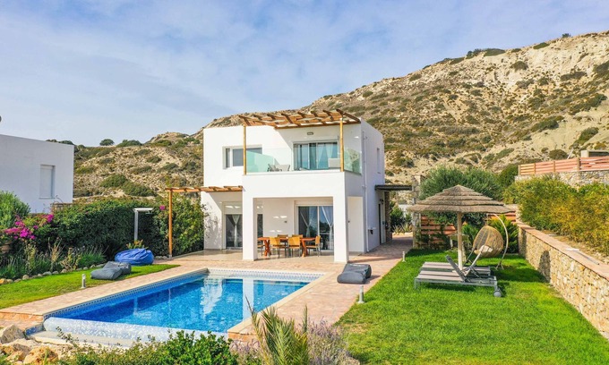 Iraklides Villa | The Three Graces - Artemis