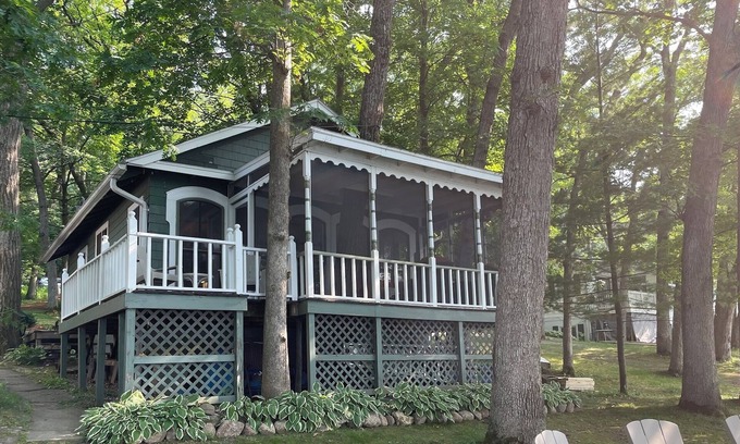 Markesan Cabaña | The Tree House on Green Lake WI