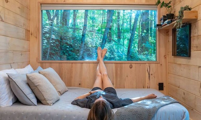 Sylva Casa | The Twig, Outdoor Shower, Deck, and Cozy Chimney!