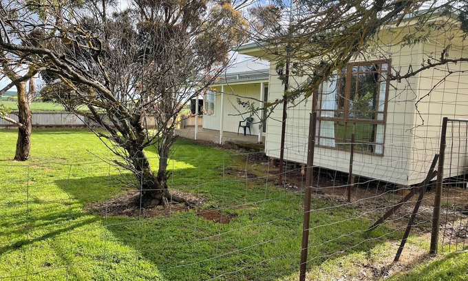 Farrell Flat Otro | The Vale Farmhouse