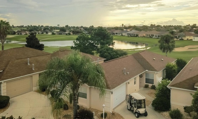 The Villages Villa | ¡NUEVO! Casa en campo de golf, 2. 5 millas al lago Sumter!