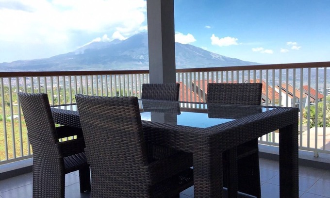 Oro Oro Ombo Villa | The Villaku Batu