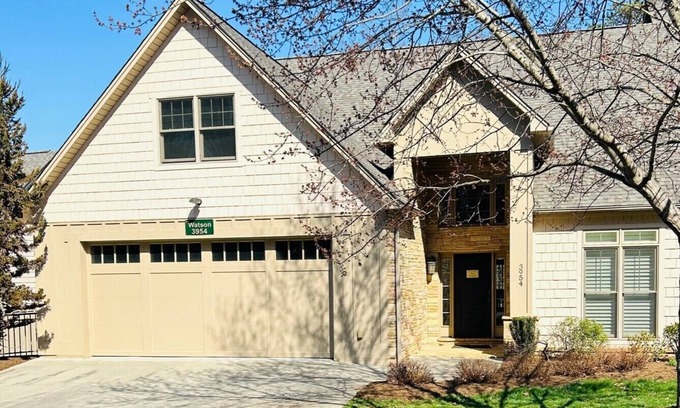 Conover Casa | The Watson Townhome in Rock Barn Country Club & Spa