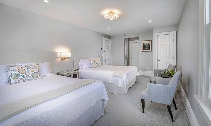 Ridgefield Hotel | The West Lane Inn - Double Queen Room