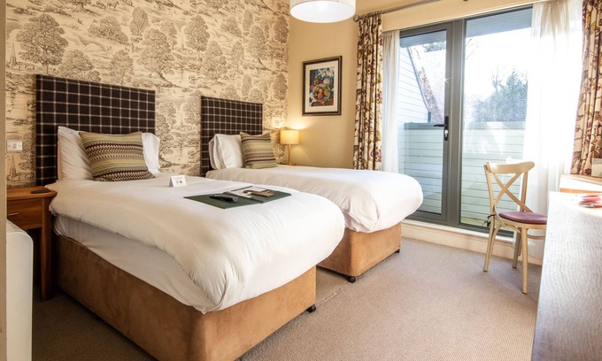 Wroughton Hotel | The White Hart
