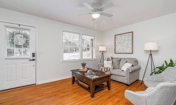 Lexington Casa | "The White House" 10/10 location!