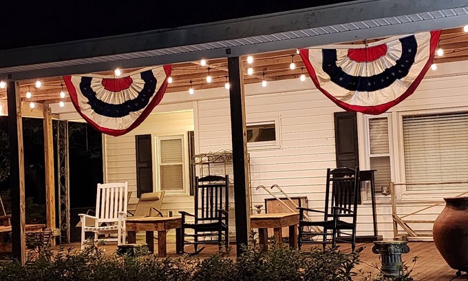 Hubert Casa | The White House on Freedom Way