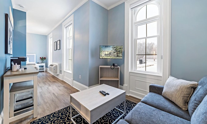 Fredonia Hotel | The White Inn