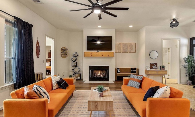 Catoosa Casa | The Woodbriar, close to Hard Rock Casino, downtown Tulsa/BOK + patio w/fire pit