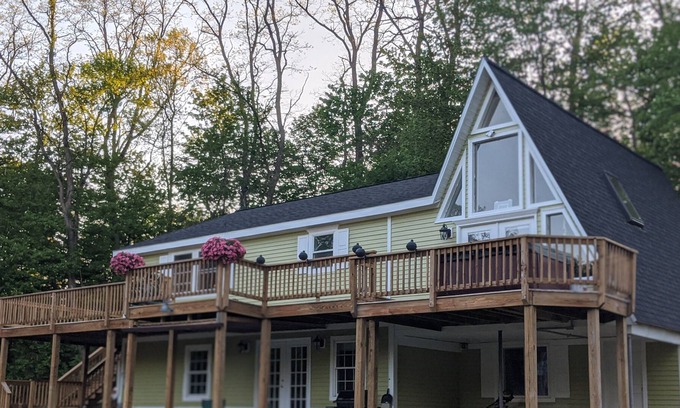 Gansevoort Apartamento | The Yay Frame- KING BED, HOT TUB/ SAUNA, FOOSBALL, PETS/KIDS