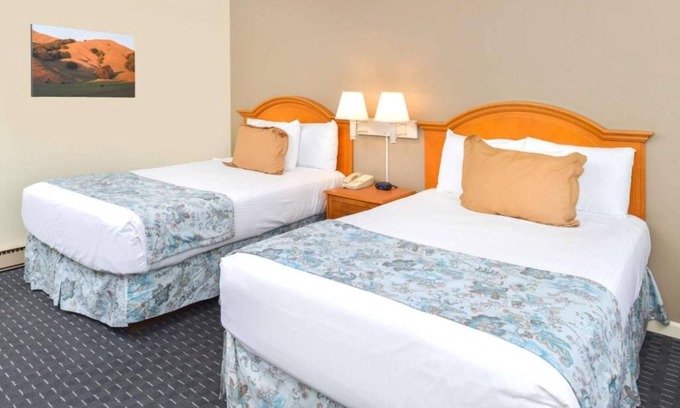 Solvang Hotel | Theaterfest Lodging! 2 Comfortable Units, Pool, Parking, Continental Breakfast!