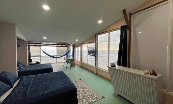 Comuna San José Apartamento | Third Floor Beachfront Beautiful Suite