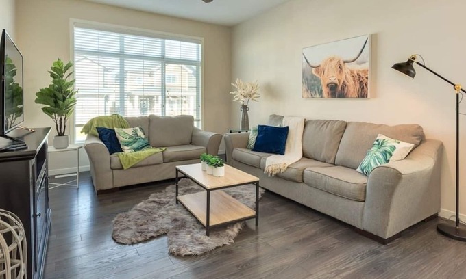 Cochrane Apartamento | This guest suite is a 1 bedroom(s), 1.5 bathrooms, located in Cochrane, AB.