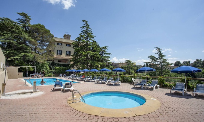 Guardistallo Apartamento | Three rooms apartment With swimmingpool in Residence Villa Elena
