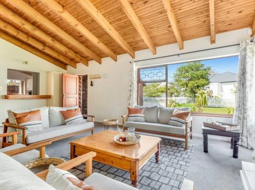 Knysna Casa | Tidswell Cottage Spacious Leisure Isle home