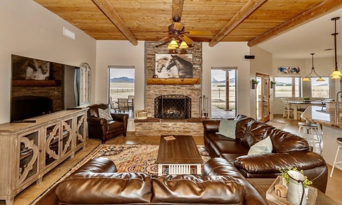 Elgin Casa | Tilted Horse Ranch in the heart of wine country