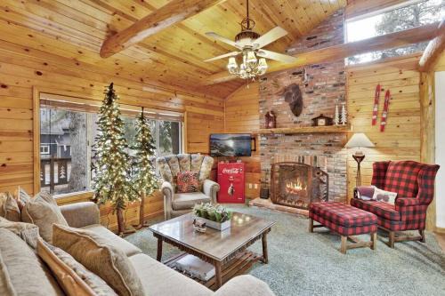 Boulder Bay Casa | Timber Pines Chalet~ Hot Tub~ Walk to Lake/Marina~