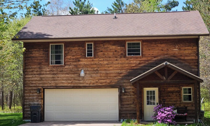 Vilas County Casa | Time to relax and unwind…Cozy house in the woods minutes from downtown Minocqua
