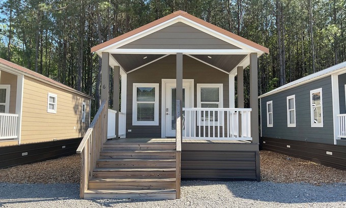 Pearl River Casa | Tiny Homes for Rent, minutes to the Casino, Golf Course & Water Park.
