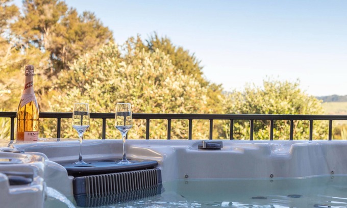 Clevedon Casa | Tio Point - Clevedon Family Getaway