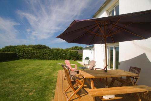 Pouldreuzic Casa | Tipoz'immo-sea view house with pedestrian access - enclosed garden