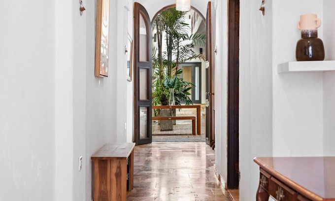 Old San Juan Chalet De Esquí | Tizol Historic Building: 8BR in Old San Juan