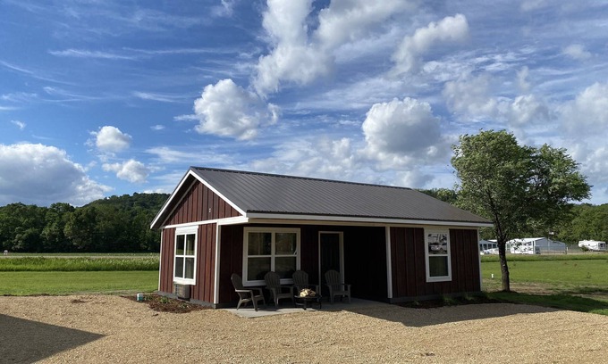 Pepin Cabina | TK's Pepin Getaway RentalLLC Cabin 3 Less than 5 min from Lake Pepin/winery/town