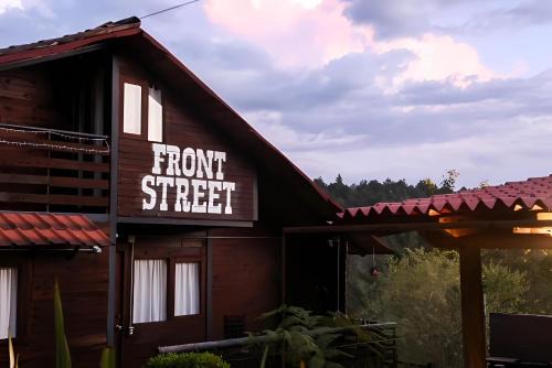 Valle de Bravo Hotel | Tombstone